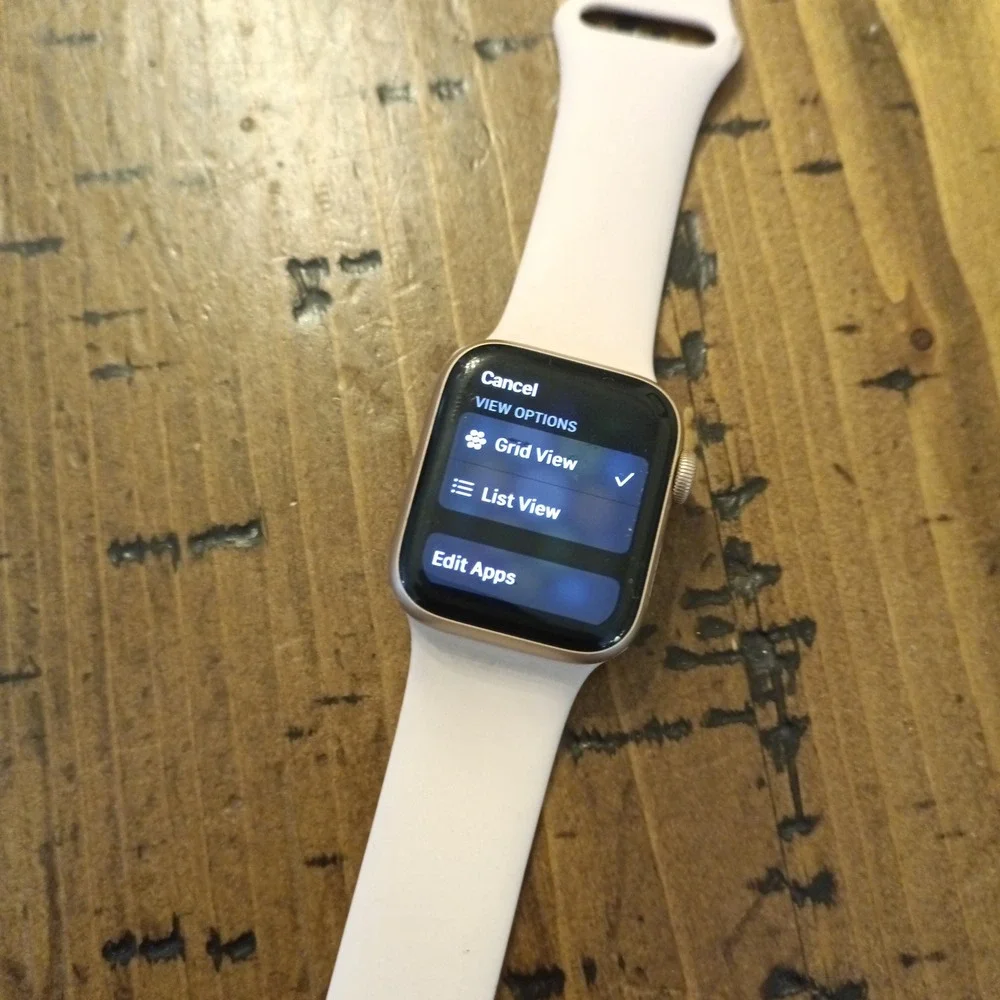 Apple Watch SE 40mm Gold Aluminum GPS Smartwatch UNLOCKED FC